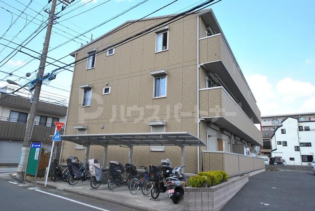 【江戸川区北篠崎のアパートの建物外観】