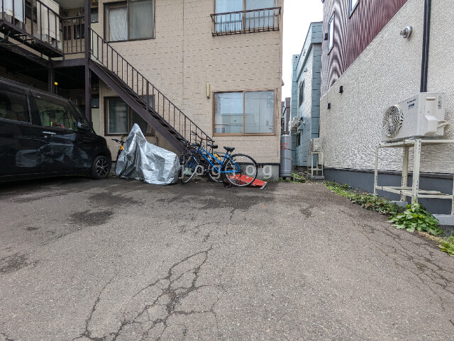 【札幌市西区西町南のアパートのエントランス】