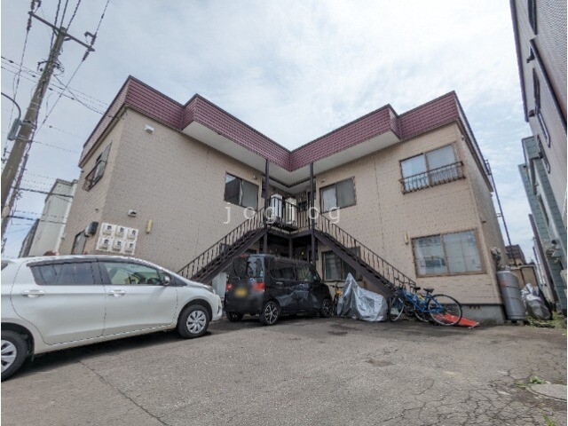 札幌市西区西町南のアパートの建物外観