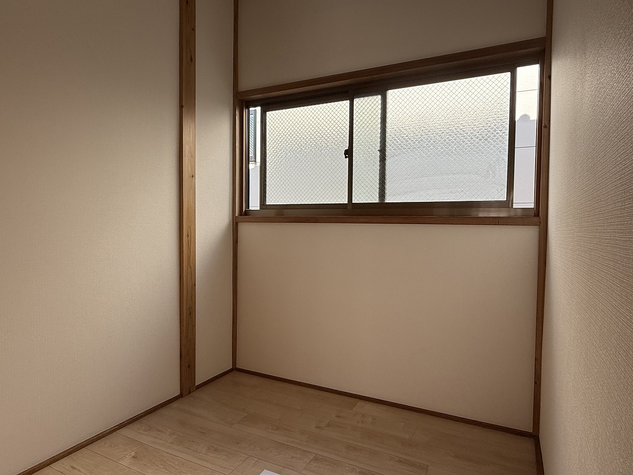 収納　1.8帖の広々とした納戸です。窓付なのも嬉しいですね。