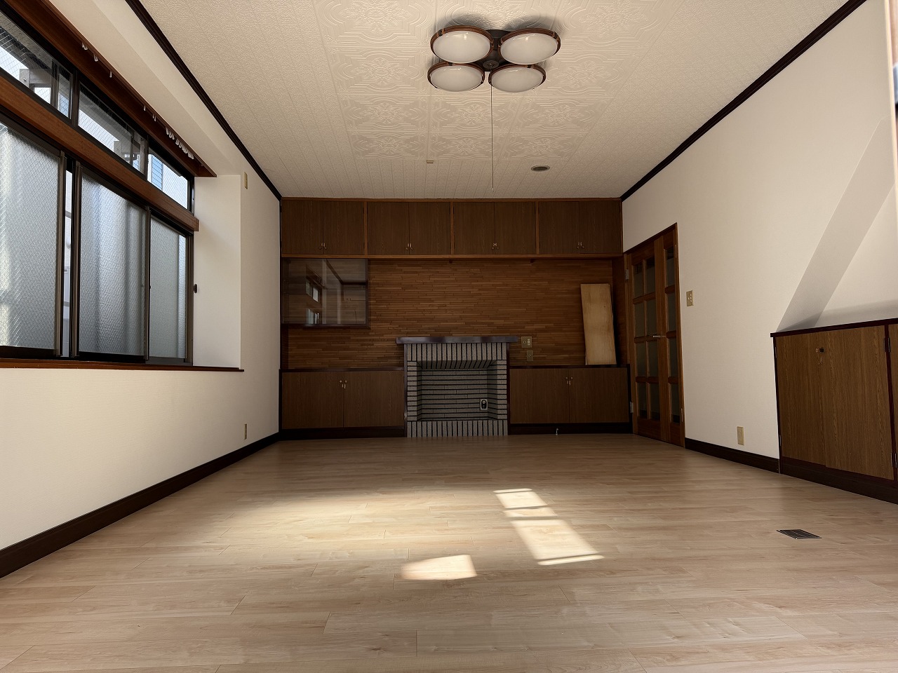 居室・リビング　お洒落にリフォーム施工のリビングダイニングになります。