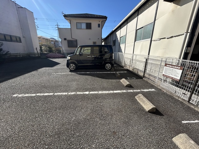 【ララ・花いちの駐車場】