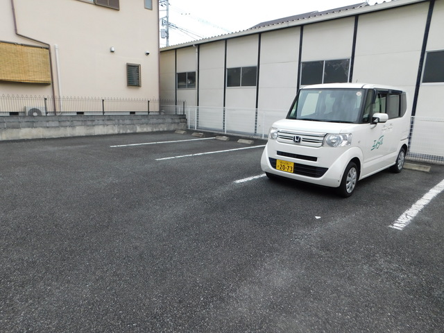 【ララ・花いちの駐車場】