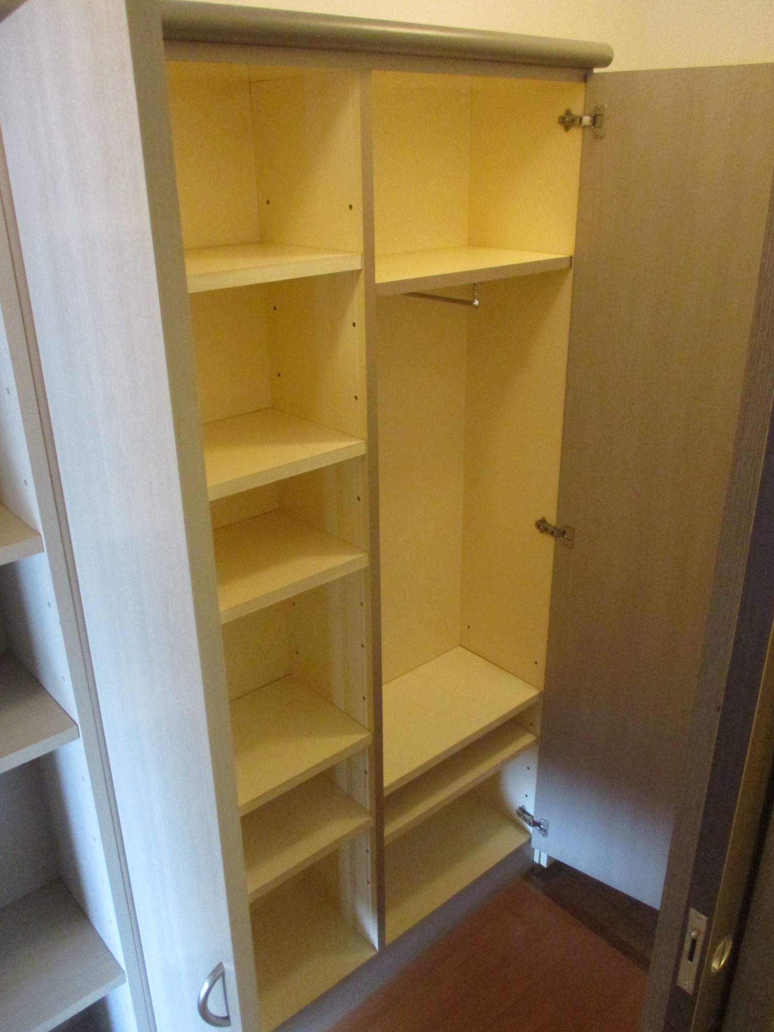 収納　※別号室の参考写真です