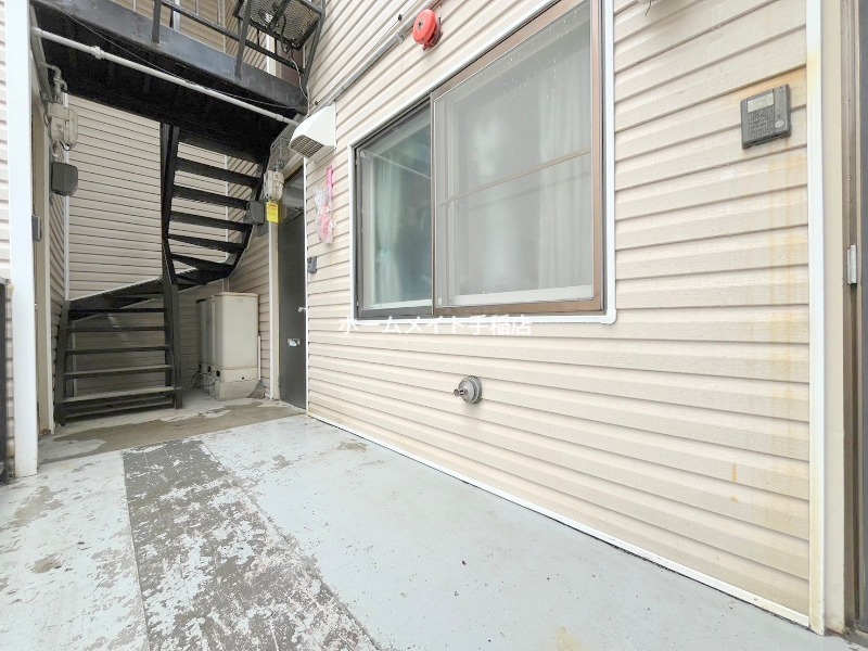 エントランス　外からの玄関スペースです！