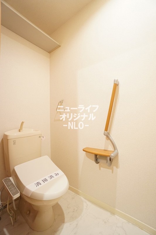 トイレ　トイレには快適な温水洗浄便座付
