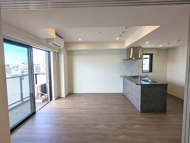 その他設備　角部屋、カウンターキッチン、ワイドバルコニー、LDKにエアコ