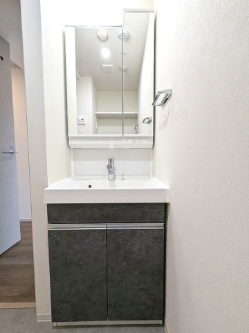 洗面設備　2面鏡・ハンドシャワー付独立洗面台