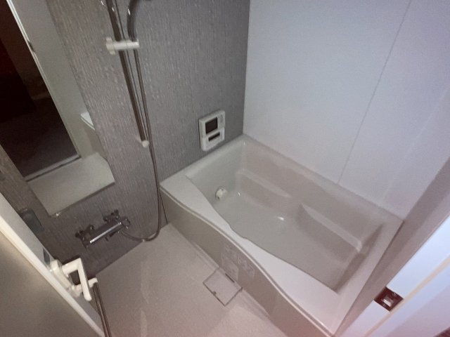 バス・シャワールーム　コンパクトで使いやすいお風呂です