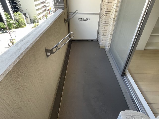 バルコニー　暖かな日差しのふりそそぐバルコニー