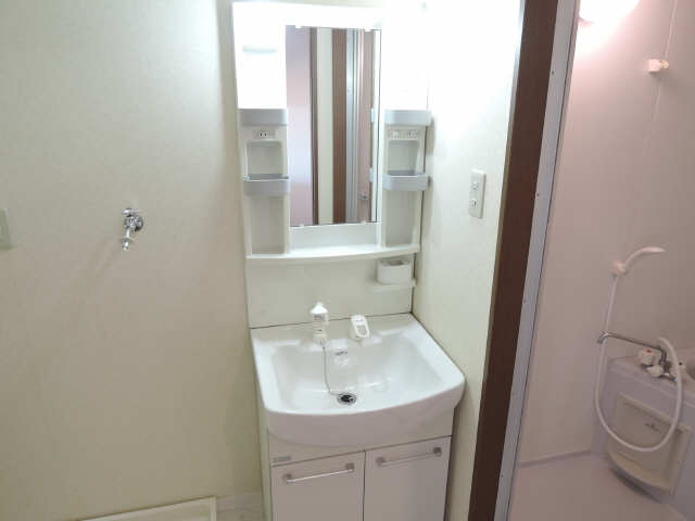 洗面設備　シャワー付洗面台