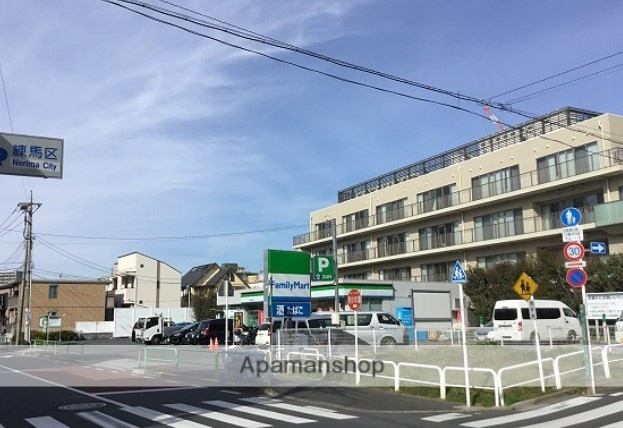 コンビニ　ファミリーマート練馬豊中通り店（コンビニ）まで216m