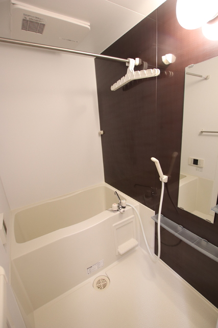 バス・シャワールーム　追焚き付のお風呂