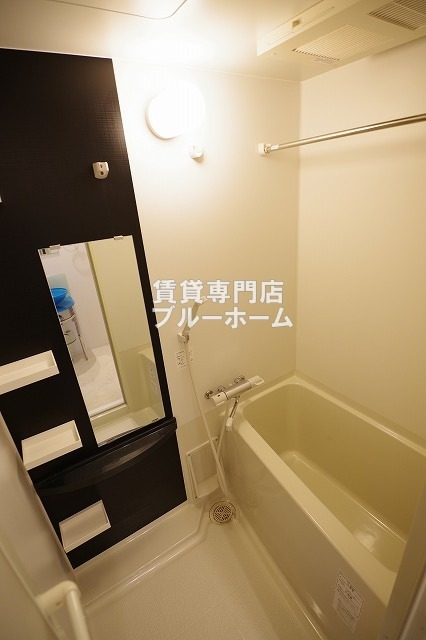 バス・シャワールーム　浴室乾燥機付きのお風呂！