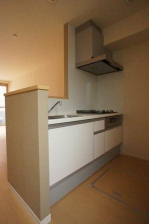 キッチン　カウンタータイプのシステムキッチン