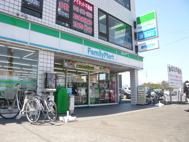 コンビニ　ファミリーマート（コンビニ）まで560m