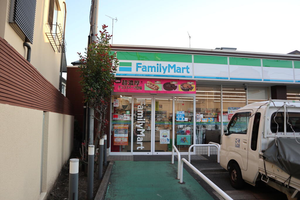 コンビニ　ファミリーマート原町二丁目店（コンビニ）まで95m