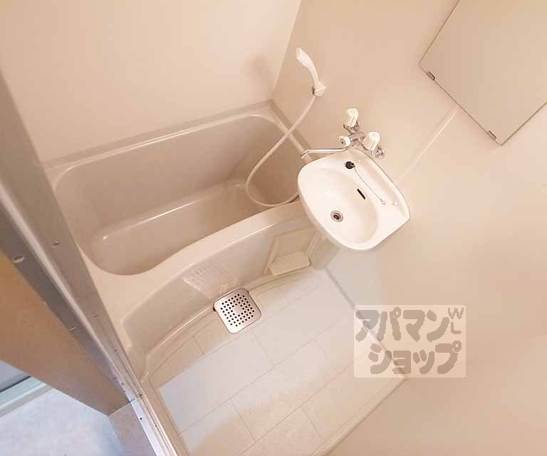 バス・シャワールーム　きれいなお風呂ですね