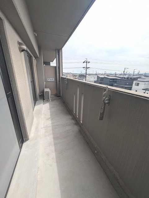 バルコニー　南向きで日当たり良好♪