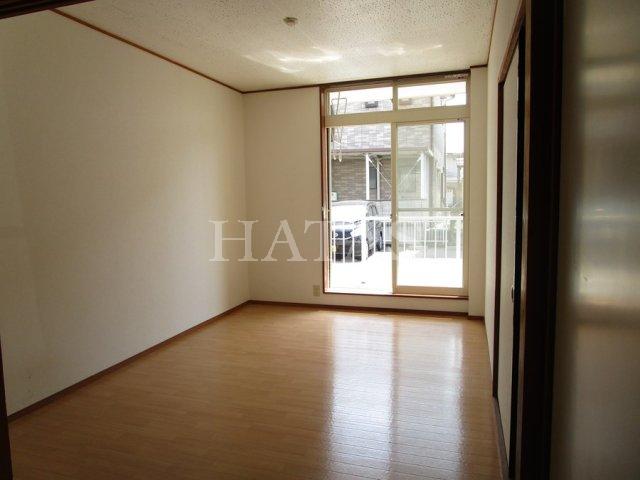 居室・リビング　同物件別部屋です。