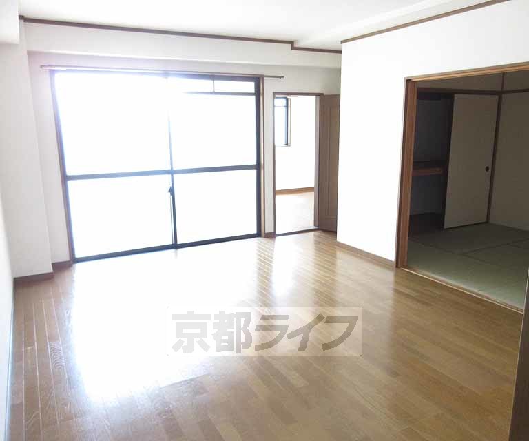 居室・リビング　明るいリビングです！