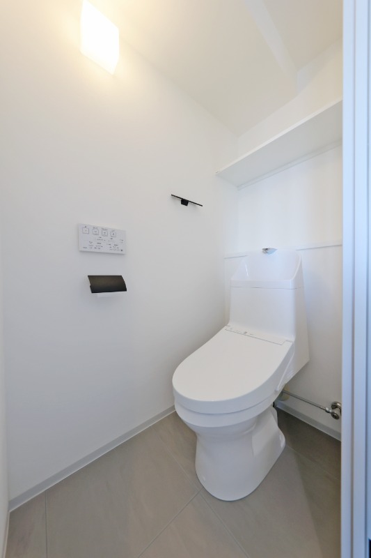 トイレ　温水洗浄便座付トイレ