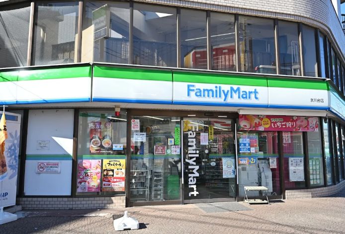 コンビニ　ファミリーマート氷川台店（コンビニ）まで338m