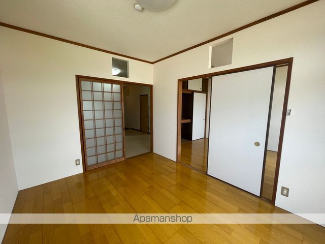 日高マンションIの居間写真