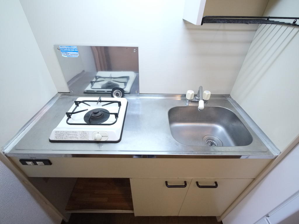 キッチン　コンパクトでお手入れのしやすいキッチンです♪