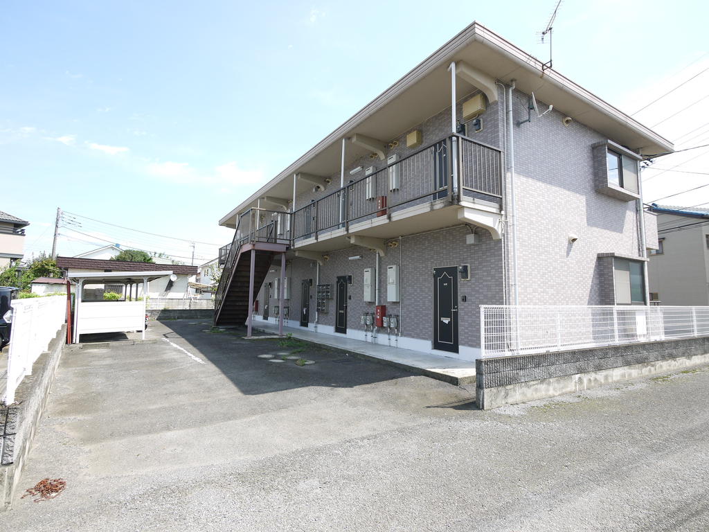 建物外観　重厚感のある鉄筋コンクリート造です。