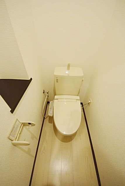 トイレ　ウォシュレット付き