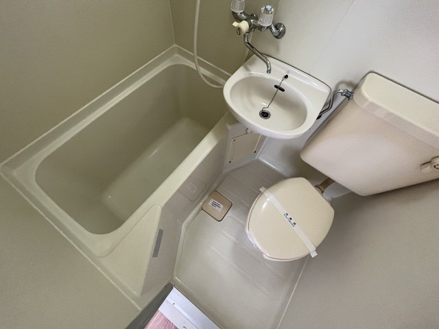 バス・シャワールーム　落ち着いた空間のお風呂です