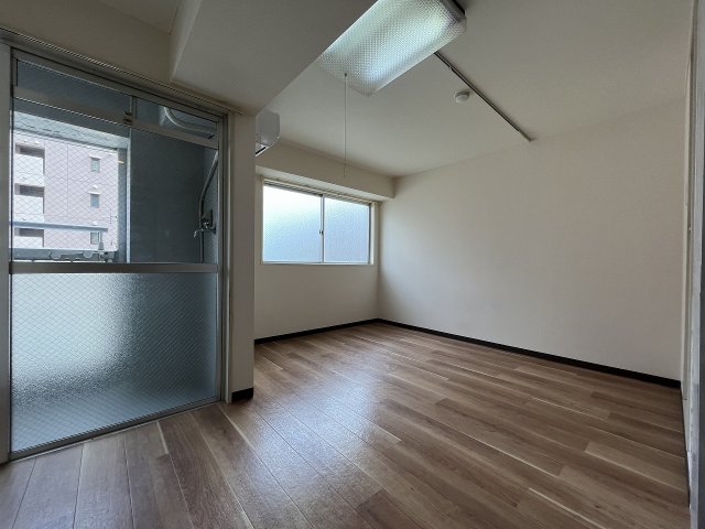 居室・リビング　こちらの居間で趣味の時間をお楽しみください