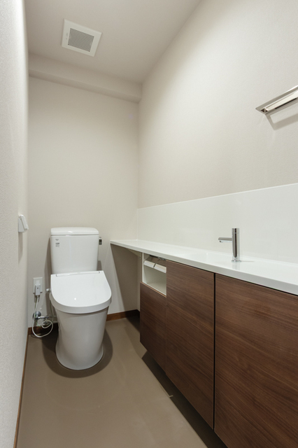 トイレ　※写真は同タイプ住戸です。