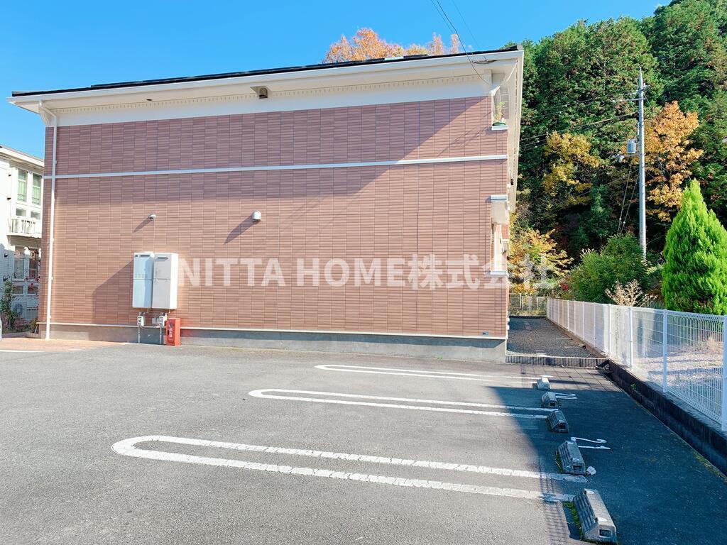 駐車場　敷地内に駐車場も完備★