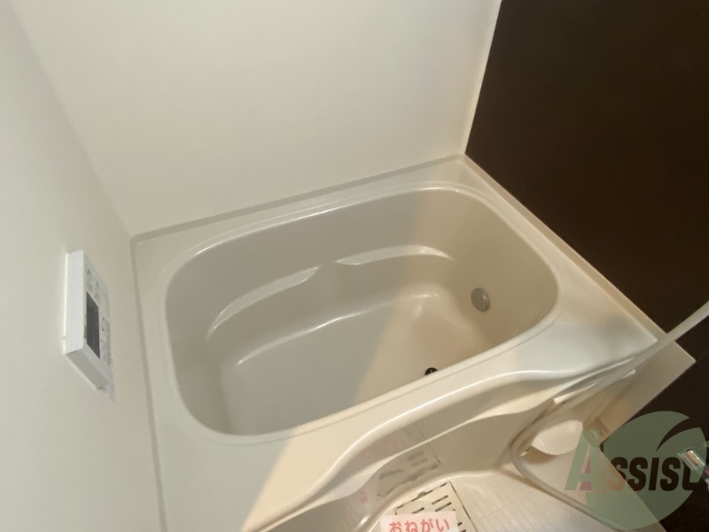 バス・シャワールーム　こちらのお風呂で、一日の疲れを癒してください。