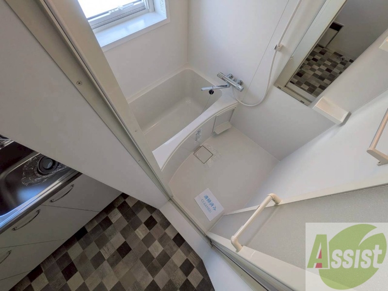 バス・シャワールーム　こちらはお風呂。一日の疲れをここで癒してください。