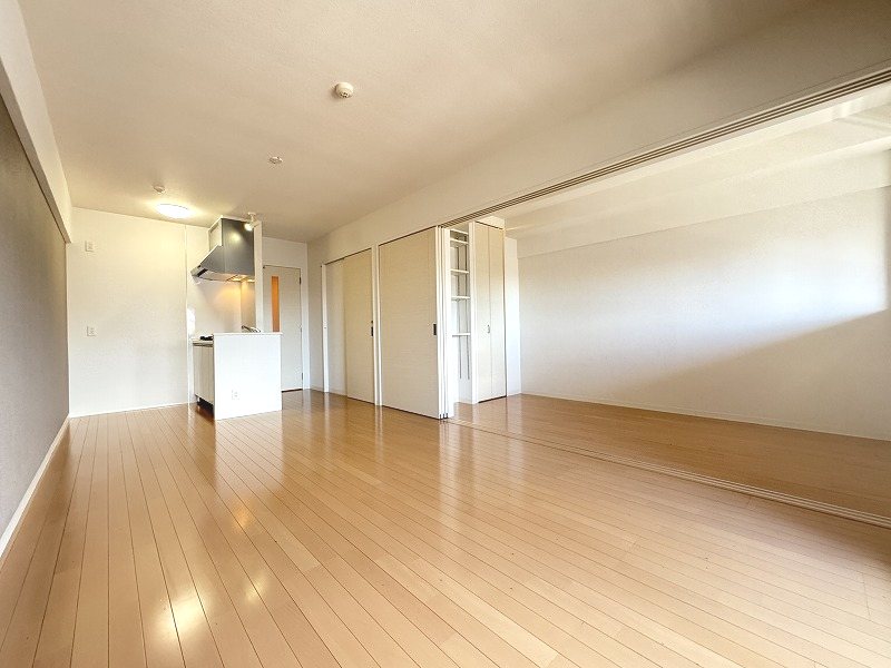 居室・リビング　※掲載情報と物件の現況が異なる場合、現況を優先するものとしま