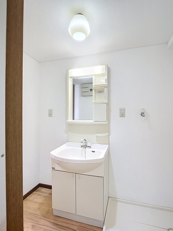 セキュリティ　急な来客にも安心のインターホン♪　※写真は別部屋です。