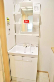 洗面設備　独立洗面台あり、毎朝おしゃれに忙しい女性の方におすすめです