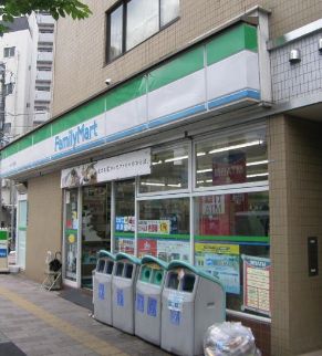 コンビニ　ファミリーマート千束三丁目店（コンビニ）まで268m