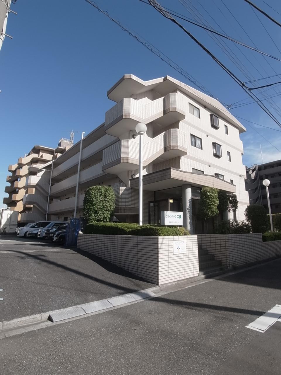 建物外観　タイル張りのおしゃれな外観