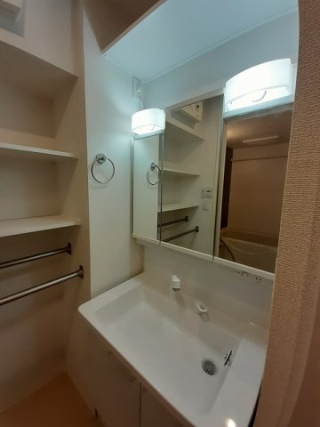 洗面設備　コンパクトで使いやすい洗面所