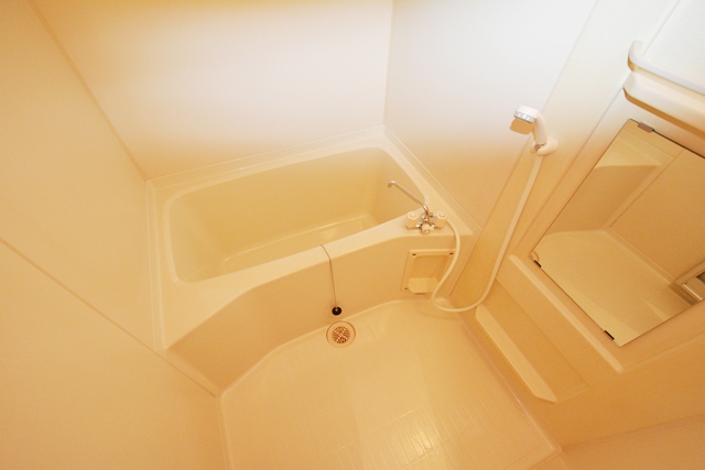 バス・シャワールーム　シンプルで機能的なユニットバスです♪