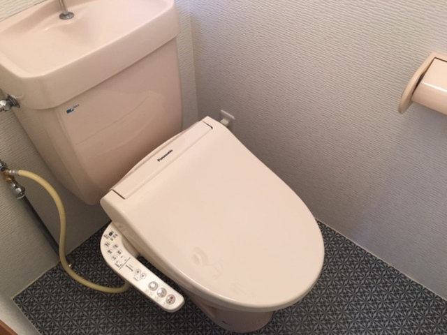 トイレ　温水洗浄便座付き