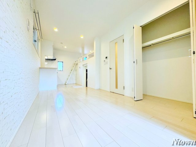 居室・リビング　こちらのリビングで趣味の時間をお楽しみください