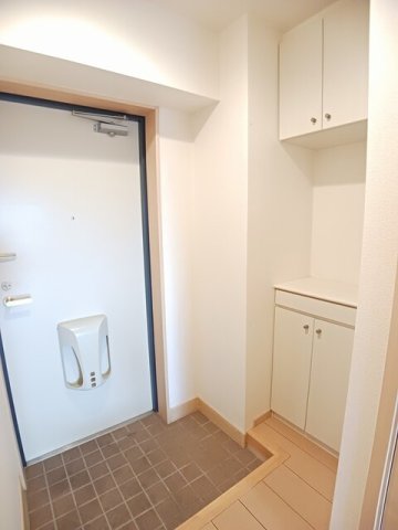 玄関　収納もある玄関です