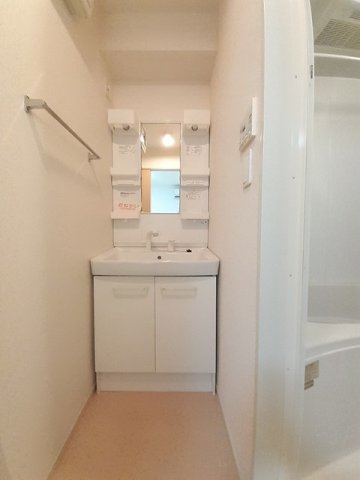 洗面設備　明るい洗面所です★