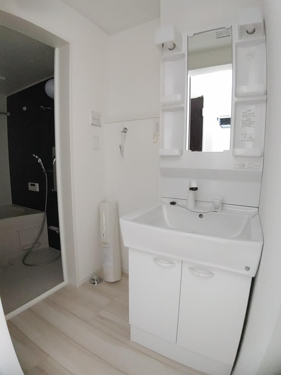 洗面設備　写真は別部屋です。