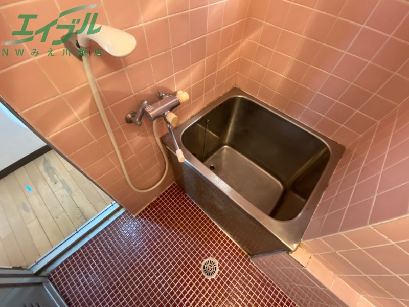 バス・シャワールーム　同物件、別部屋写真です